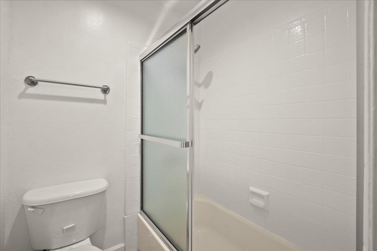 Detail Gallery Image 12 of 17 For 260 Industrial Pkwy #13,  Hayward,  CA 94544 - 1 Beds | 1 Baths