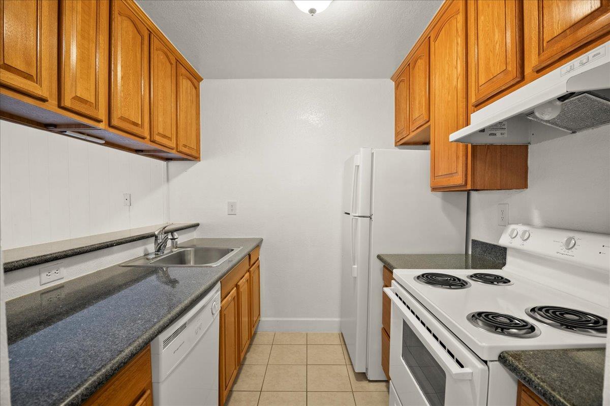 Detail Gallery Image 6 of 17 For 260 Industrial Pkwy #13,  Hayward,  CA 94544 - 1 Beds | 1 Baths