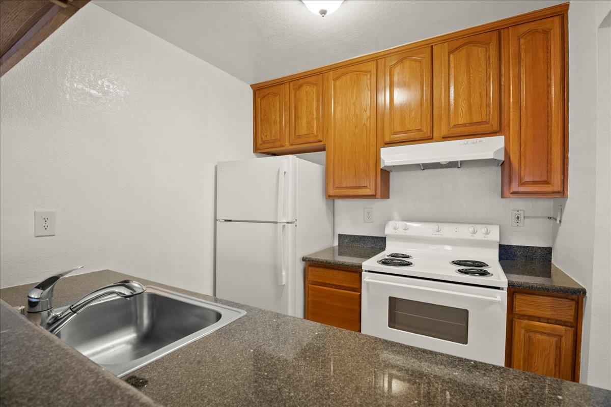 Detail Gallery Image 7 of 17 For 260 Industrial Pkwy #13,  Hayward,  CA 94544 - 1 Beds | 1 Baths