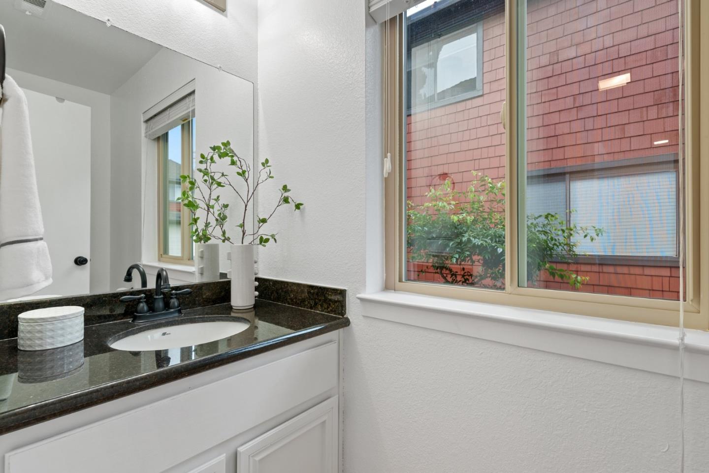 Detail Gallery Image 11 of 27 For 2531 Village Dr, Union City,  CA 94587 - 2 Beds | 2/1 Baths