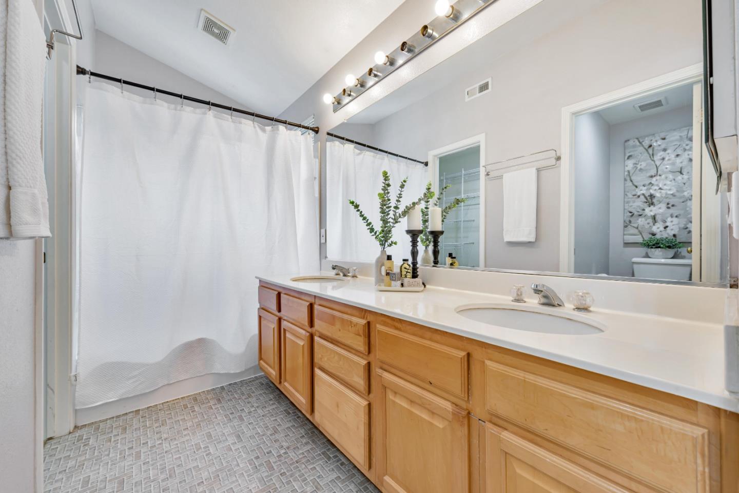 Detail Gallery Image 18 of 28 For 187 Cheryl Beck Dr, San Jose,  CA 95119 - 3 Beds | 2/1 Baths