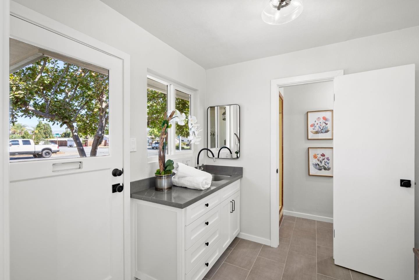 Detail Gallery Image 14 of 21 For 400 El Cerrito Way, Gilroy,  CA 95020 - 3 Beds | 1/1 Baths