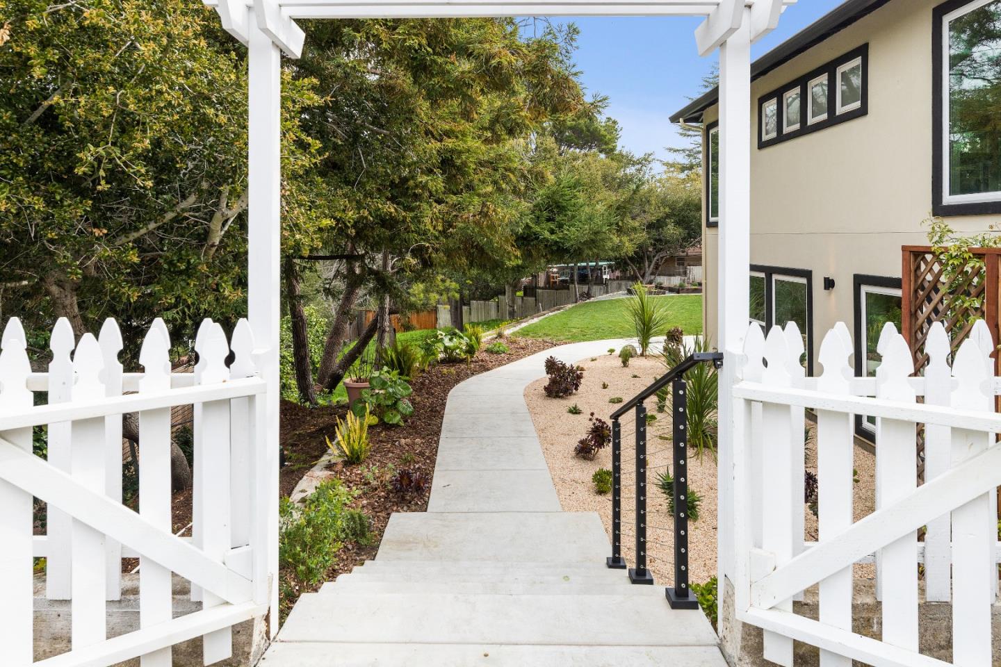 Detail Gallery Image 1 of 15 For 1530 Lakeview Dr #B,  Hillsborough,  CA 94010 - 2 Beds | 1 Baths