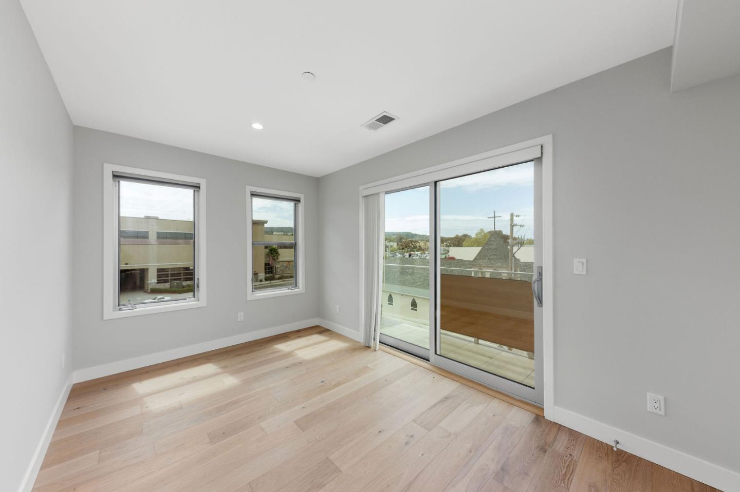 Detail Gallery Image 5 of 9 For 30 Hermosa Ave Ph3,  Millbrae,  CA 94030 - 3 Beds | 2 Baths