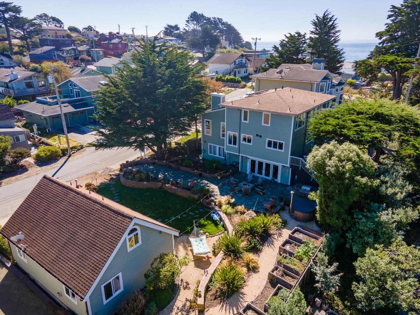 Detail Gallery Image 22 of 25 For 135 Orval Ave, Moss Beach,  CA 94038 - 3 Beds | 2/1 Baths