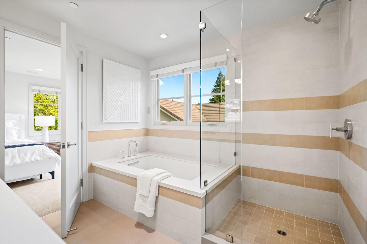 Detail Gallery Image 15 of 32 For 956 California St, Mountain View,  CA 94041 - 3 Beds | 2/1 Baths