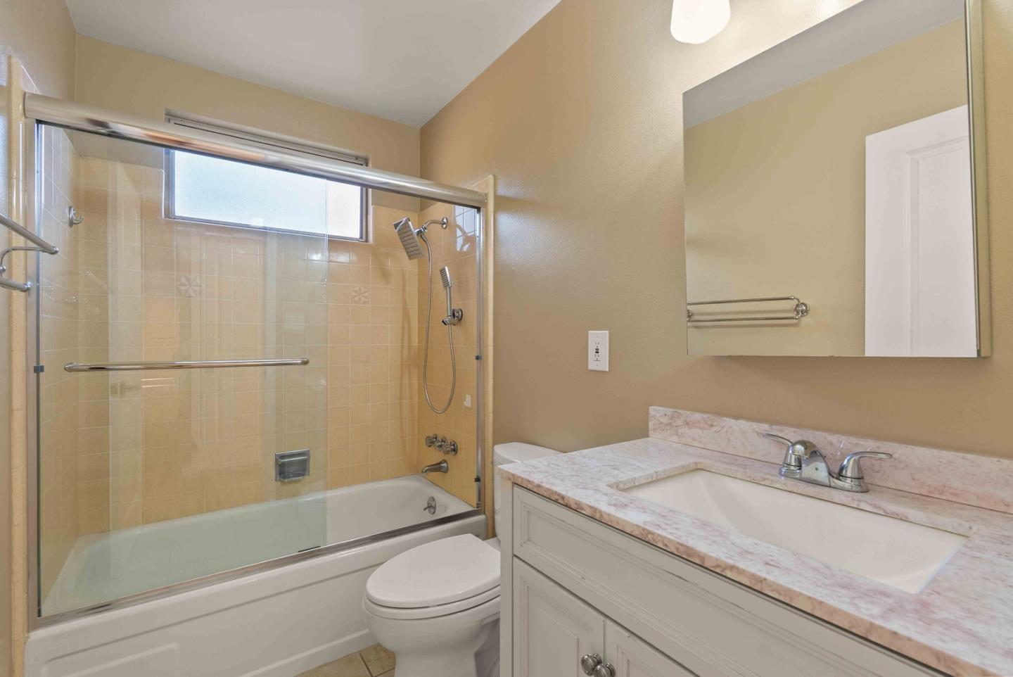 Detail Gallery Image 14 of 36 For 2595 Aragon Ct, San Jose,  CA 95125 - 4 Beds | 2/1 Baths