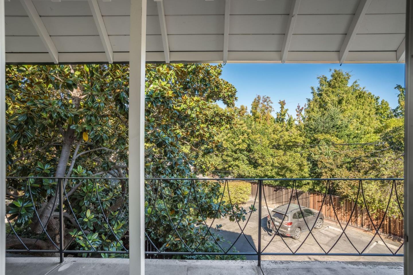 Detail Gallery Image 7 of 23 For 21 Willow Rd #33,  Menlo Park,  CA 94025 - 1 Beds | 1 Baths