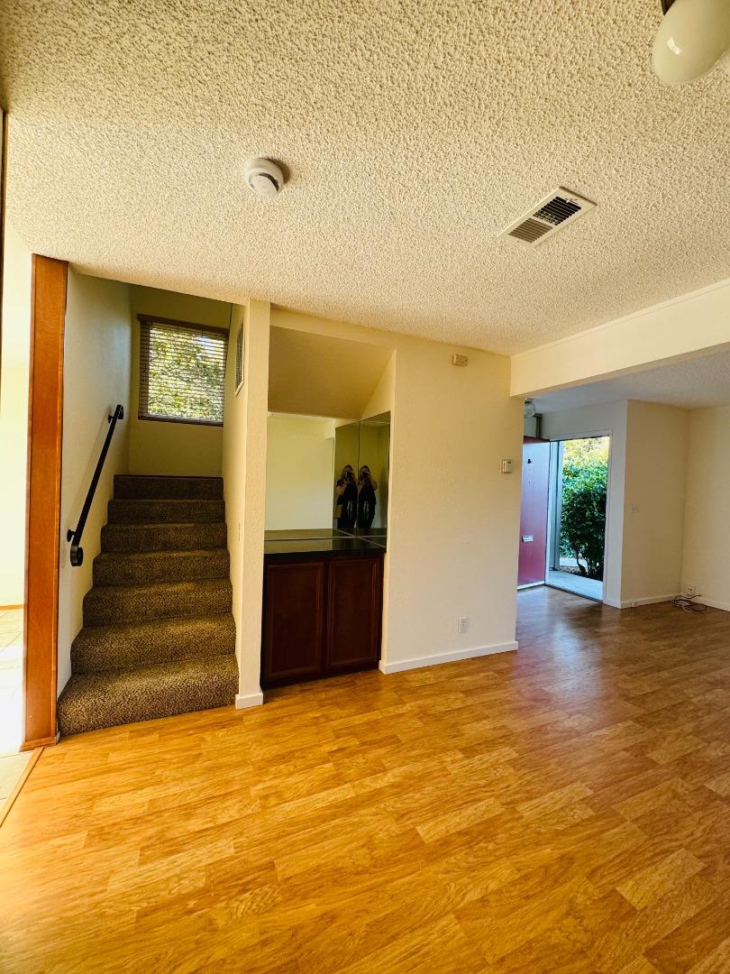 Detail Gallery Image 3 of 21 For 1323 Rosita Rd, Pacifica,  CA 94044 - 3 Beds | 2/1 Baths