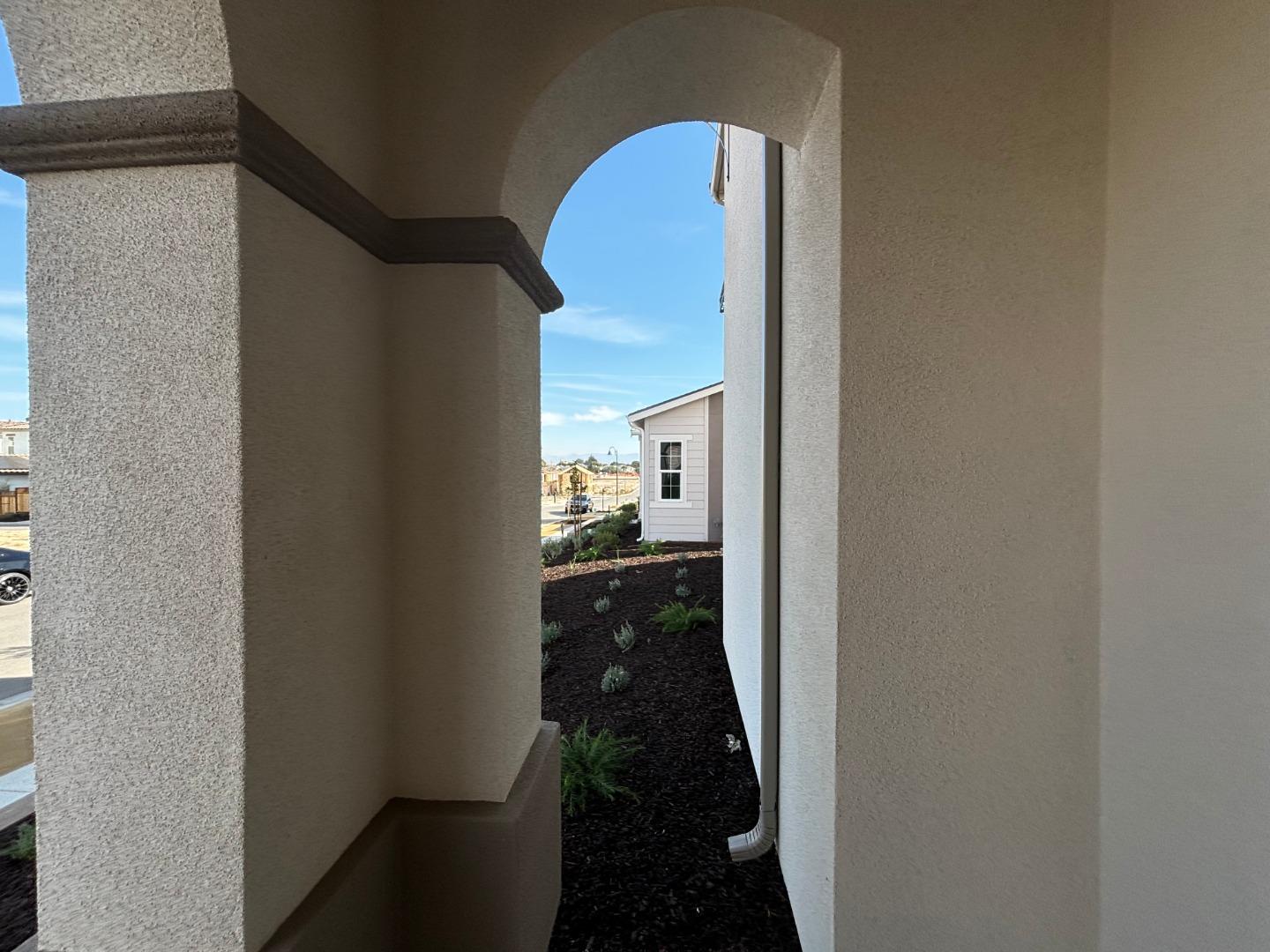 Detail Gallery Image 3 of 26 For 592 Santa Lucia Way, Marina,  CA 93933 - 3 Beds | 2/1 Baths