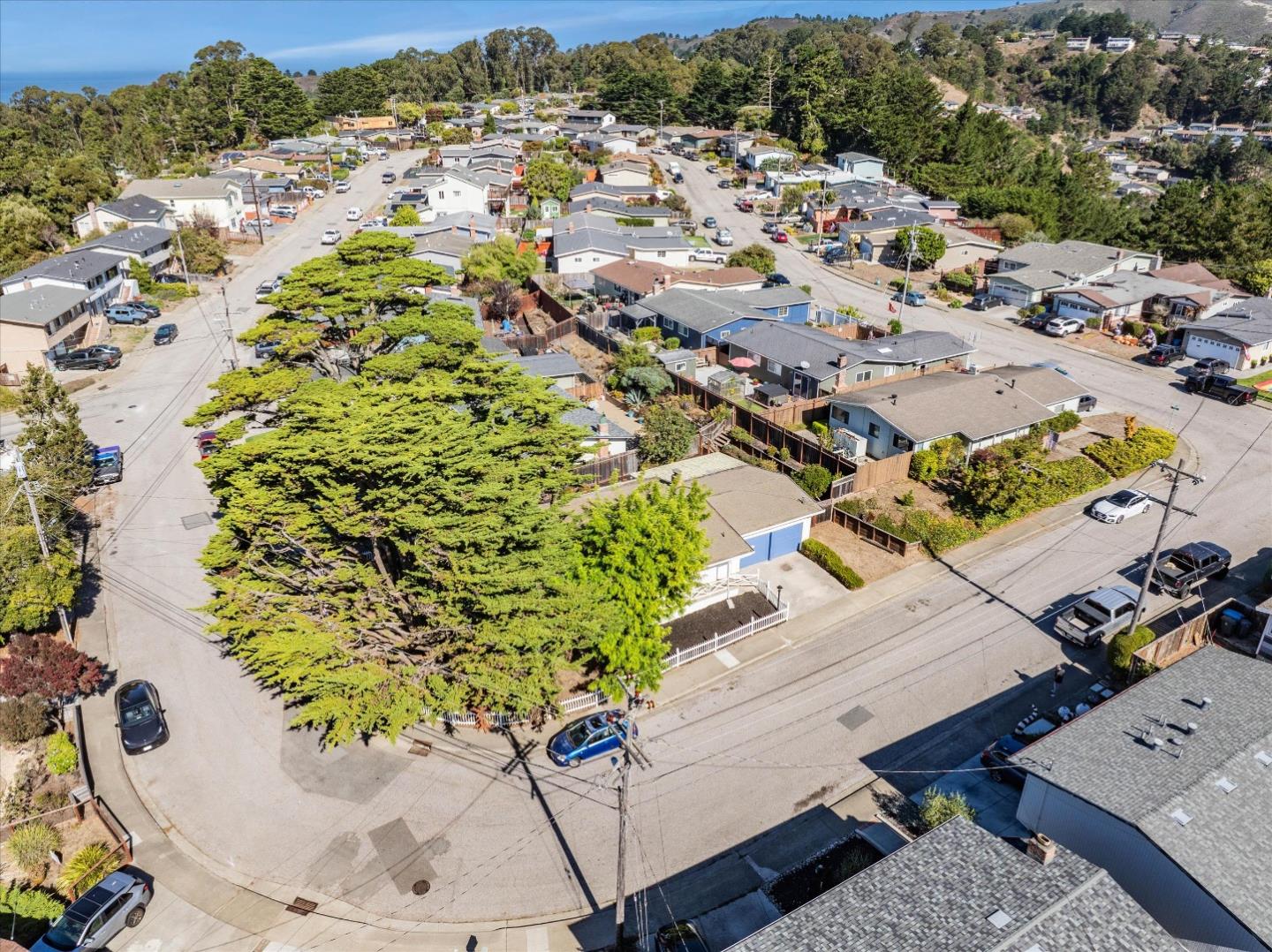 Detail Gallery Image 4 of 72 For 1087 View Way, Pacifica,  CA 94044 - 3 Beds | 2 Baths