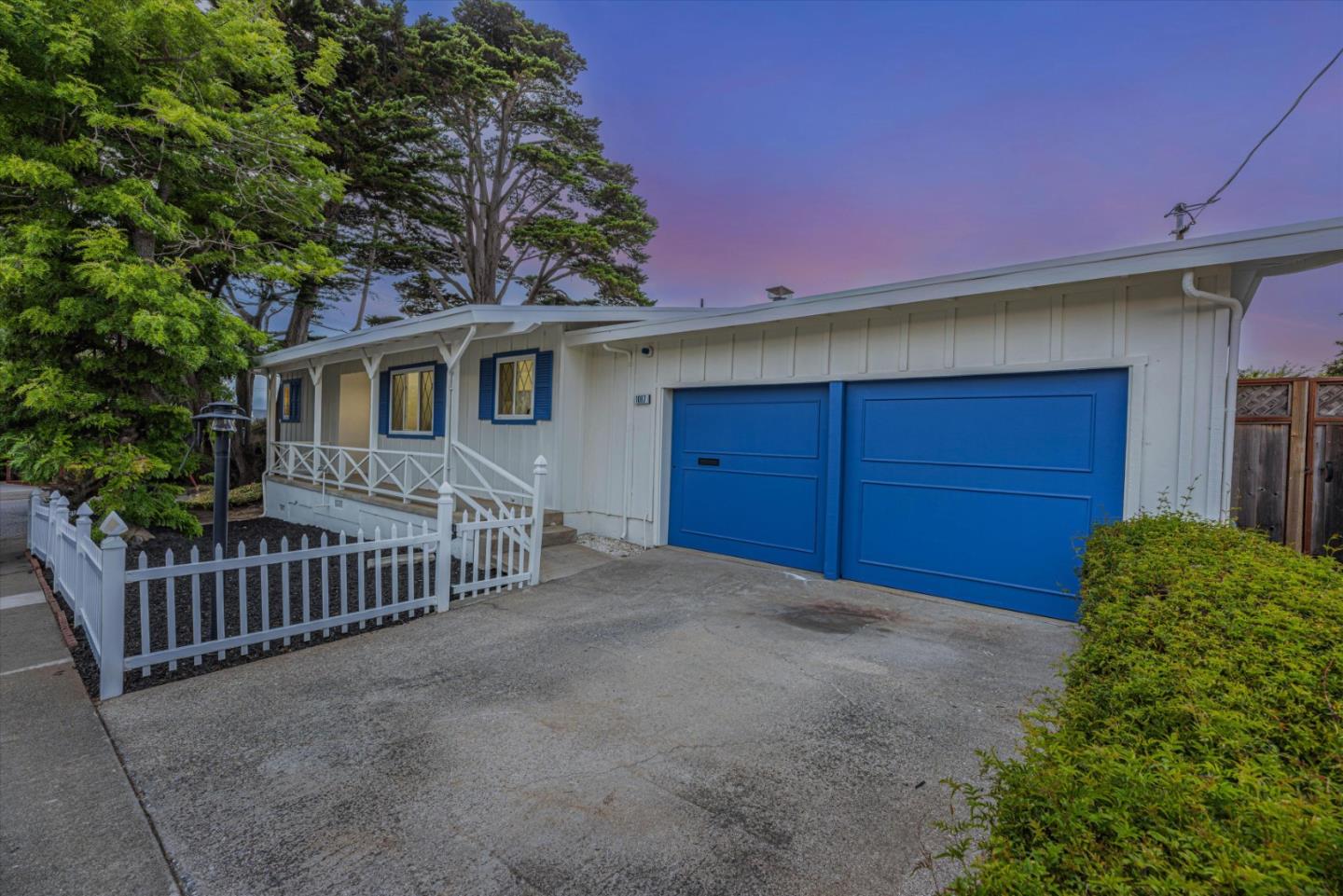 Detail Gallery Image 6 of 72 For 1087 View Way, Pacifica,  CA 94044 - 3 Beds | 2 Baths