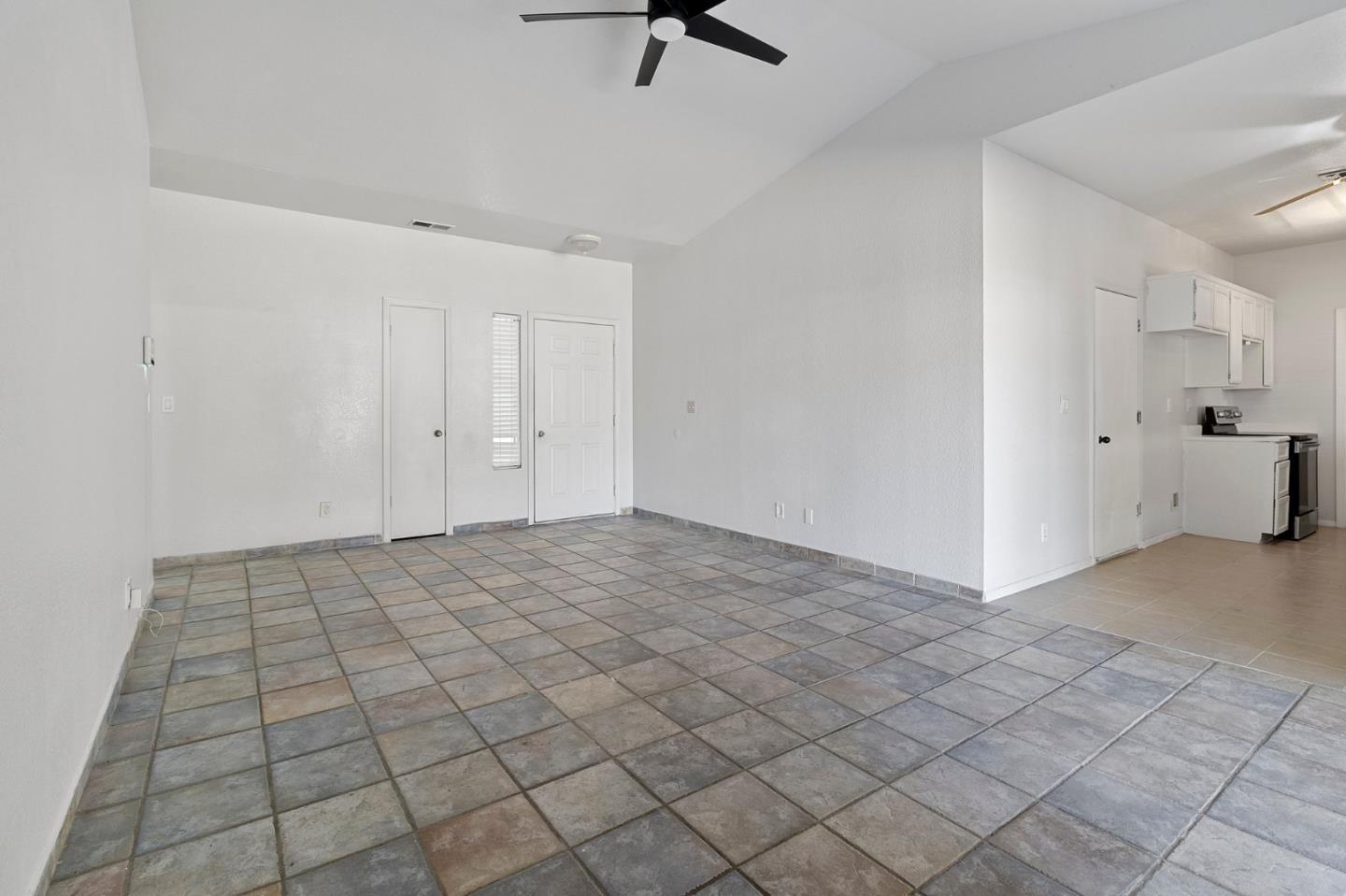 Detail Gallery Image 11 of 30 For 805 Del Rio Dr, Los Banos,  CA 93635 - 3 Beds | 2 Baths