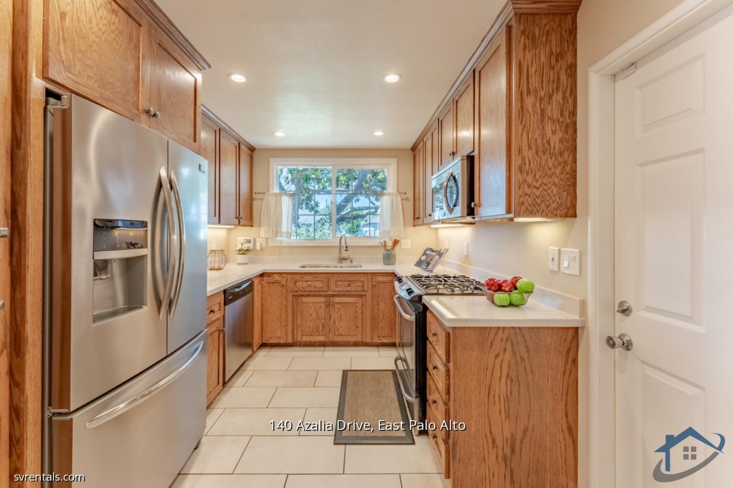 Detail Gallery Image 11 of 22 For 140 Azalia Dr, East Palo Alto,  CA 94303 - 3 Beds | 2 Baths