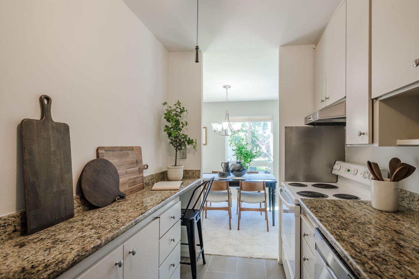 Detail Gallery Image 5 of 19 For 815 N Humboldt St #318,  San Mateo,  CA 94401 - 2 Beds | 1 Baths