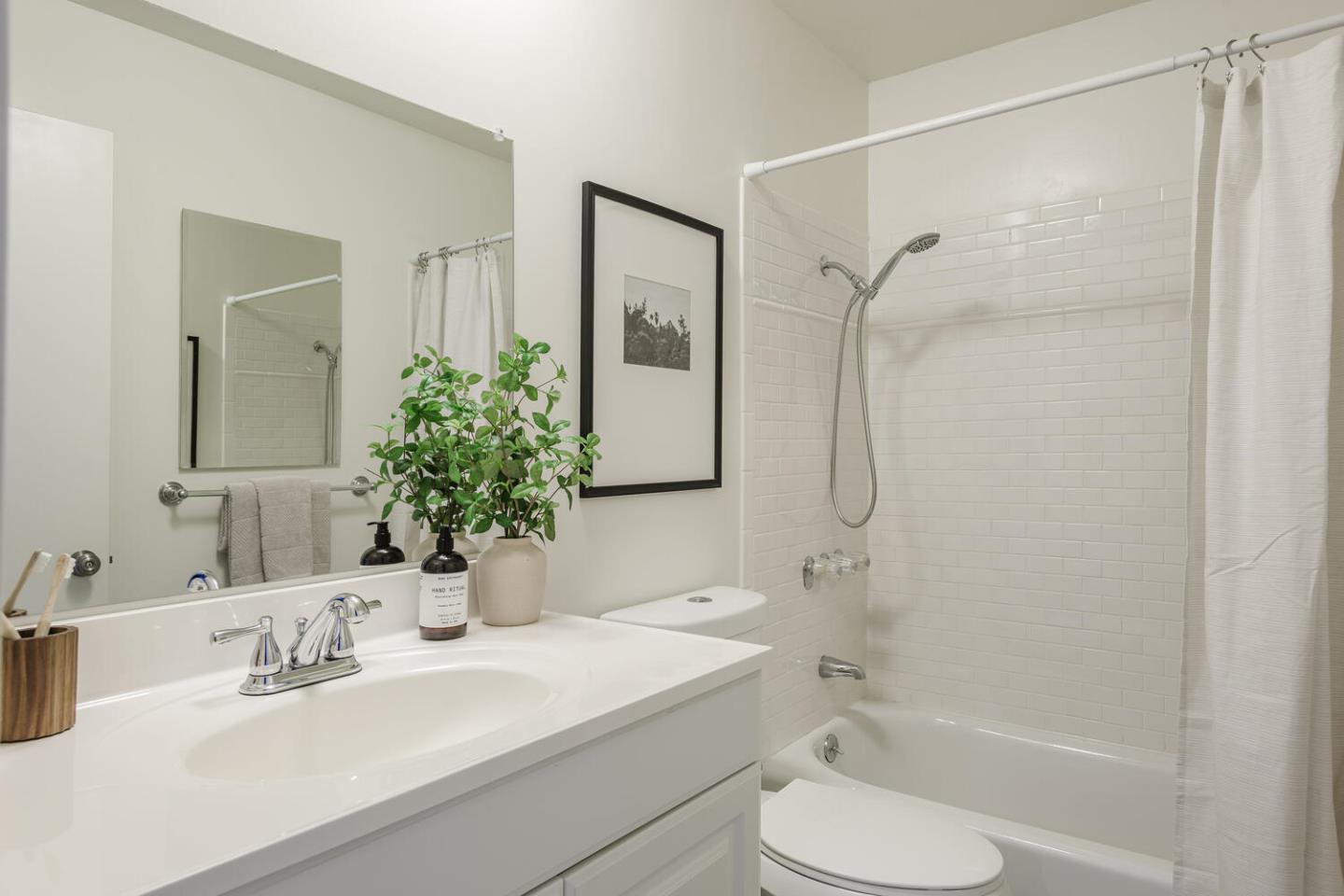 Detail Gallery Image 7 of 19 For 815 N Humboldt St #318,  San Mateo,  CA 94401 - 2 Beds | 1 Baths