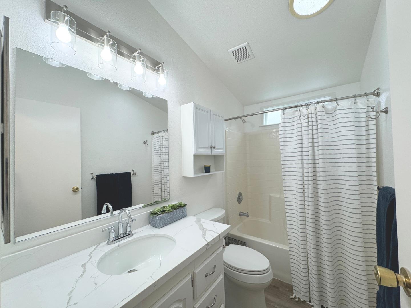 Detail Gallery Image 11 of 17 For 2 Sand Dunes #2,  Half Moon Bay,  CA 94019 - 2 Beds | 1 Baths