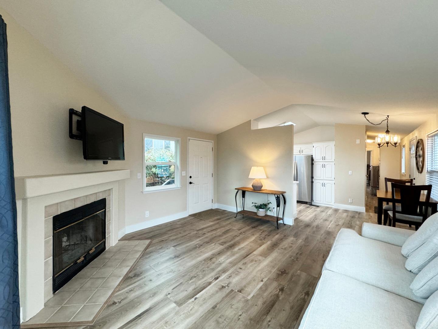 Detail Gallery Image 4 of 17 For 2 Sand Dunes #2,  Half Moon Bay,  CA 94019 - 2 Beds | 1 Baths