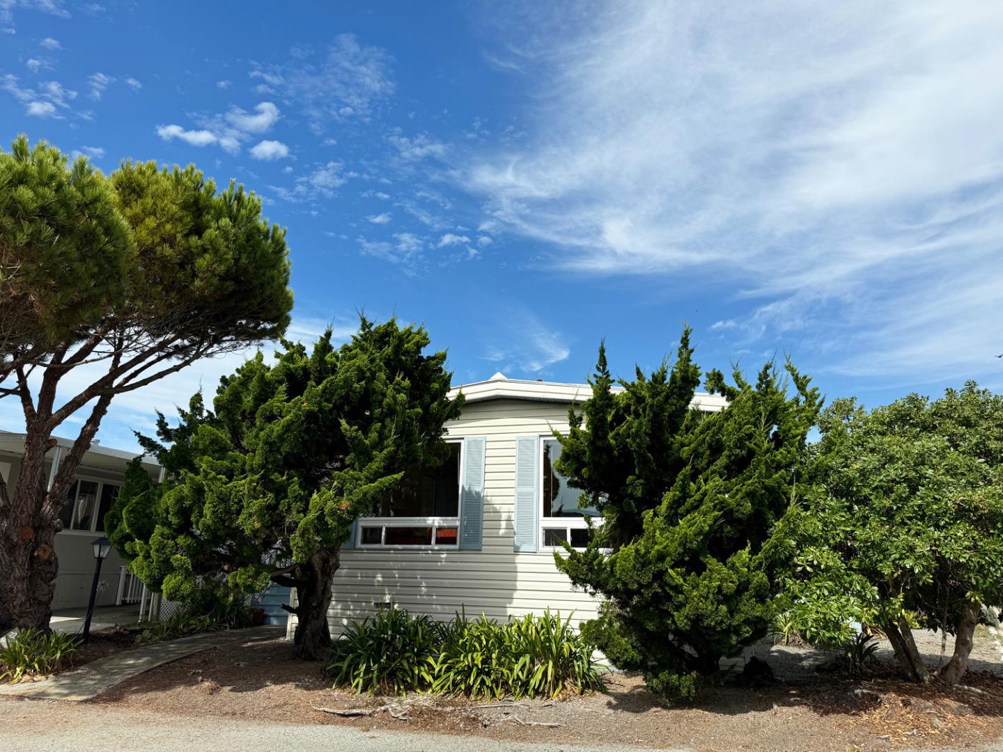 Detail Gallery Image 1 of 19 For 22 Sea Breeze Dr #22,  Half Moon Bay,  CA 94019 - 2 Beds | 2 Baths