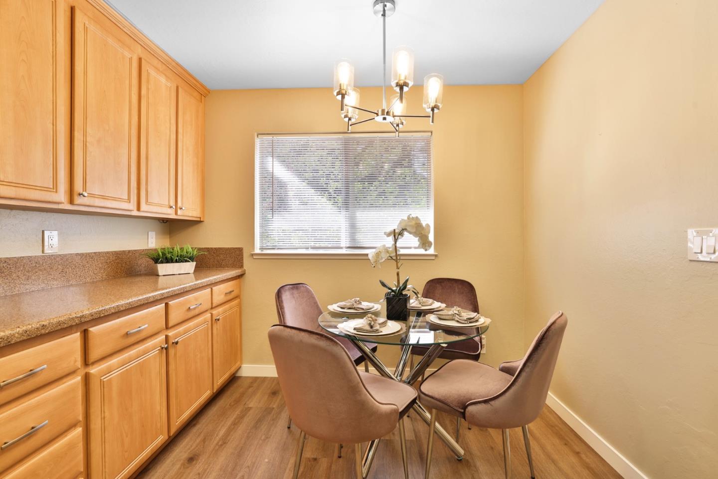 Detail Gallery Image 8 of 38 For 15400 Winchester Blvd #7,  Los Gatos,  CA 95030 - 3 Beds | 2/1 Baths