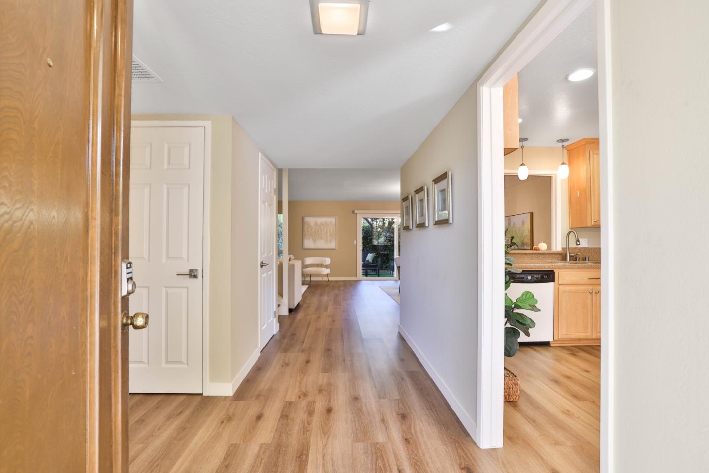 Detail Gallery Image 9 of 38 For 15400 Winchester Blvd #7,  Los Gatos,  CA 95030 - 3 Beds | 2/1 Baths