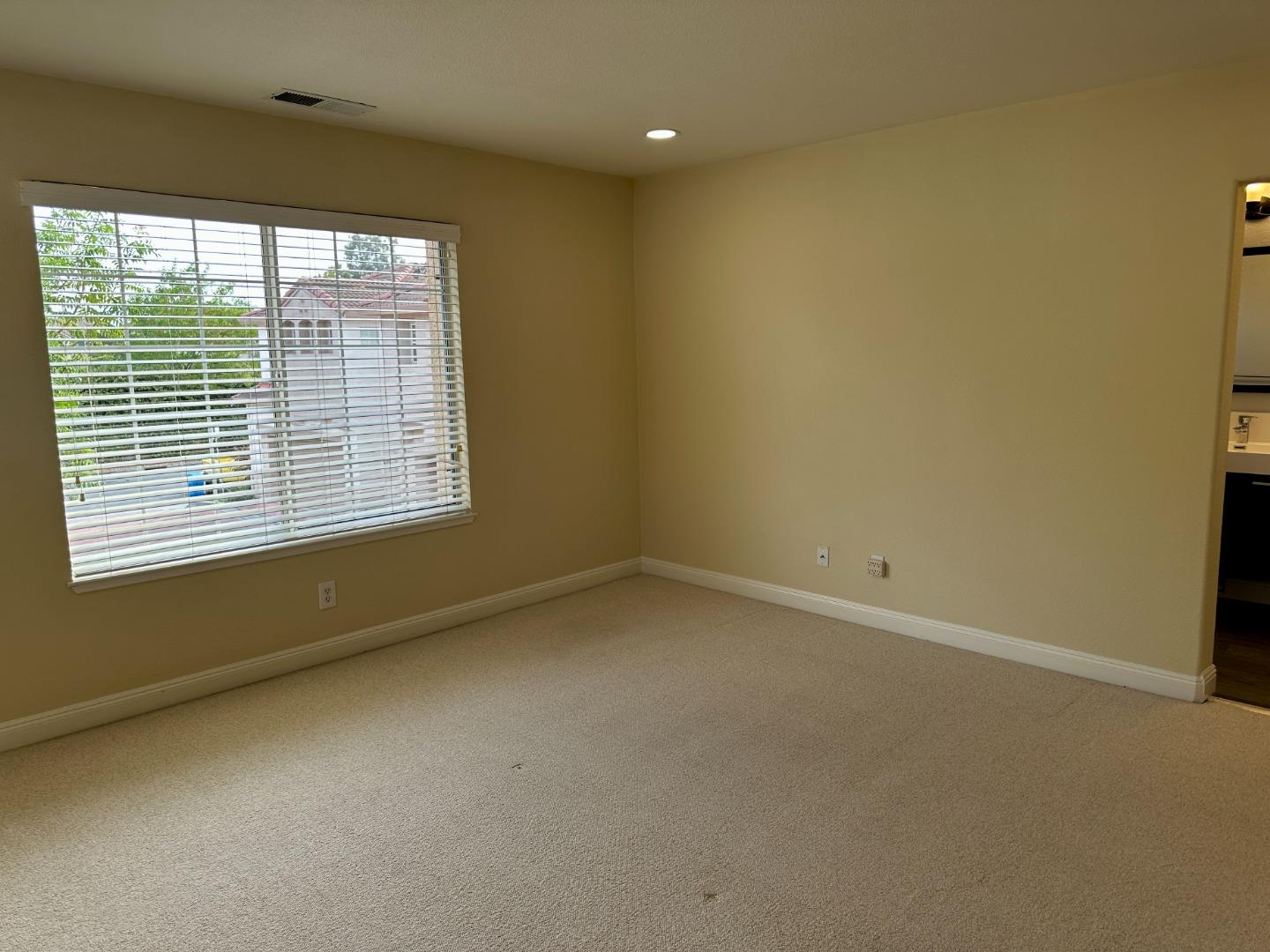 Detail Gallery Image 11 of 28 For 4710 Wilcox Ave, Santa Clara,  CA 95054 - 3 Beds | 2/1 Baths