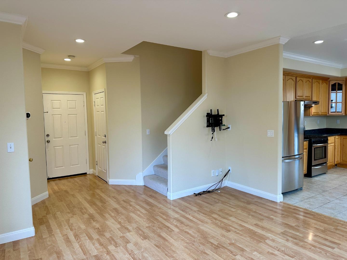 Detail Gallery Image 5 of 28 For 4710 Wilcox Ave, Santa Clara,  CA 95054 - 3 Beds | 2/1 Baths