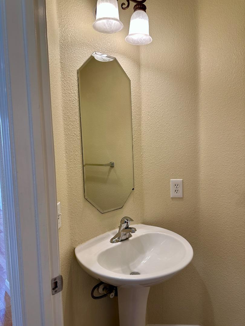 Detail Gallery Image 8 of 28 For 4710 Wilcox Ave, Santa Clara,  CA 95054 - 3 Beds | 2/1 Baths