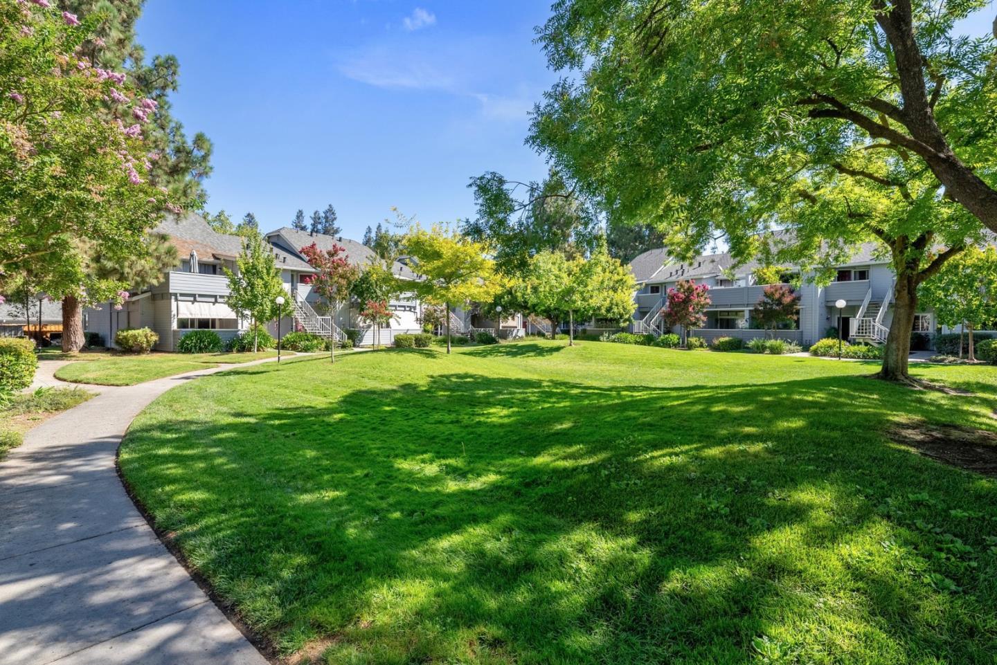 Detail Gallery Image 20 of 25 For 276 Shadow Run Dr, San Jose,  CA 95110 - 2 Beds | 2 Baths