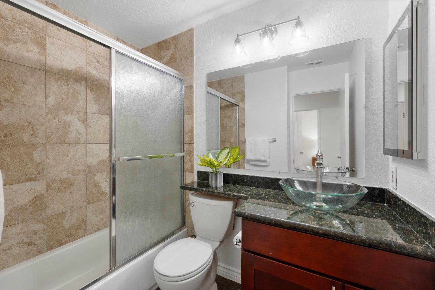 Detail Gallery Image 9 of 25 For 276 Shadow Run Dr, San Jose,  CA 95110 - 2 Beds | 2 Baths