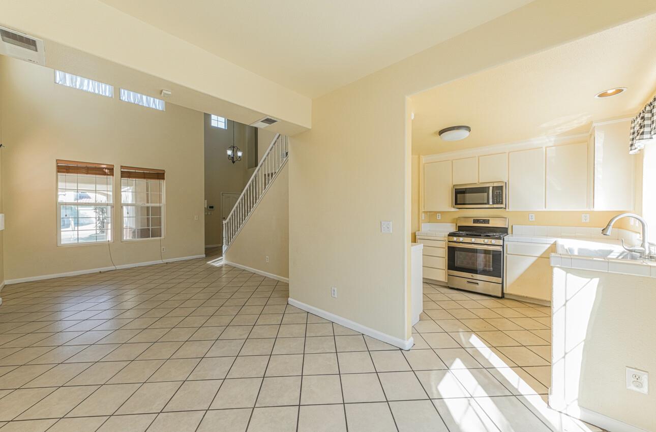 Detail Gallery Image 13 of 34 For 1592 Hughes Way, Salinas,  CA 93905 - 3 Beds | 2 Baths