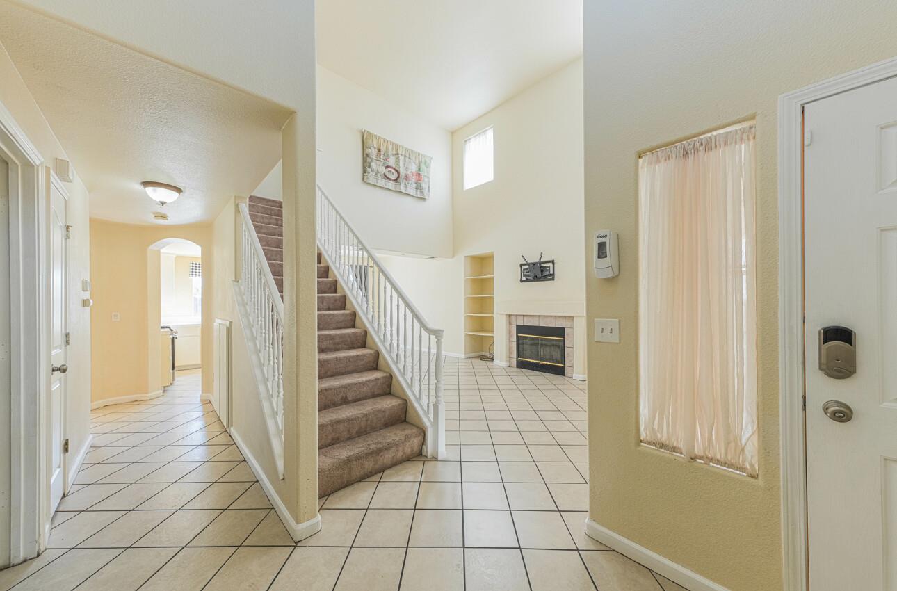 Detail Gallery Image 5 of 34 For 1592 Hughes Way, Salinas,  CA 93905 - 3 Beds | 2 Baths