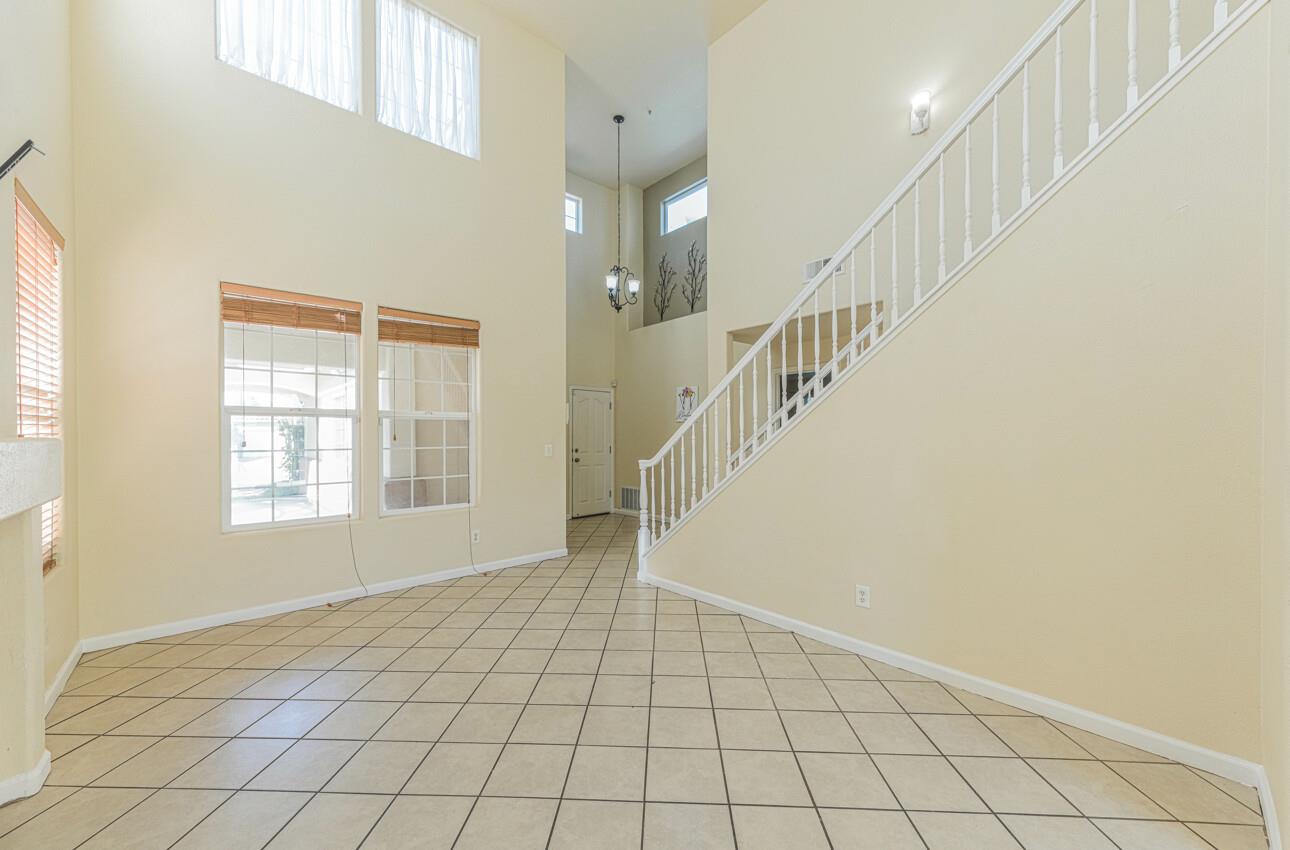 Detail Gallery Image 7 of 34 For 1592 Hughes Way, Salinas,  CA 93905 - 3 Beds | 2 Baths