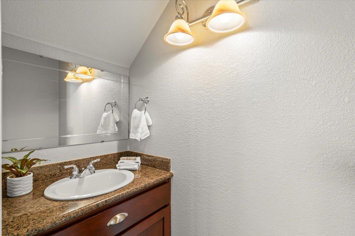 Detail Gallery Image 18 of 38 For 108 Creekside Village Dr, Los Gatos,  CA 95032 - 2 Beds | 2/1 Baths