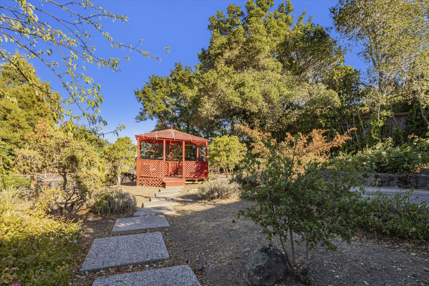 Detail Gallery Image 54 of 61 For 630 Darrell Rd, Hillsborough,  CA 94010 - 3 Beds | 2/1 Baths