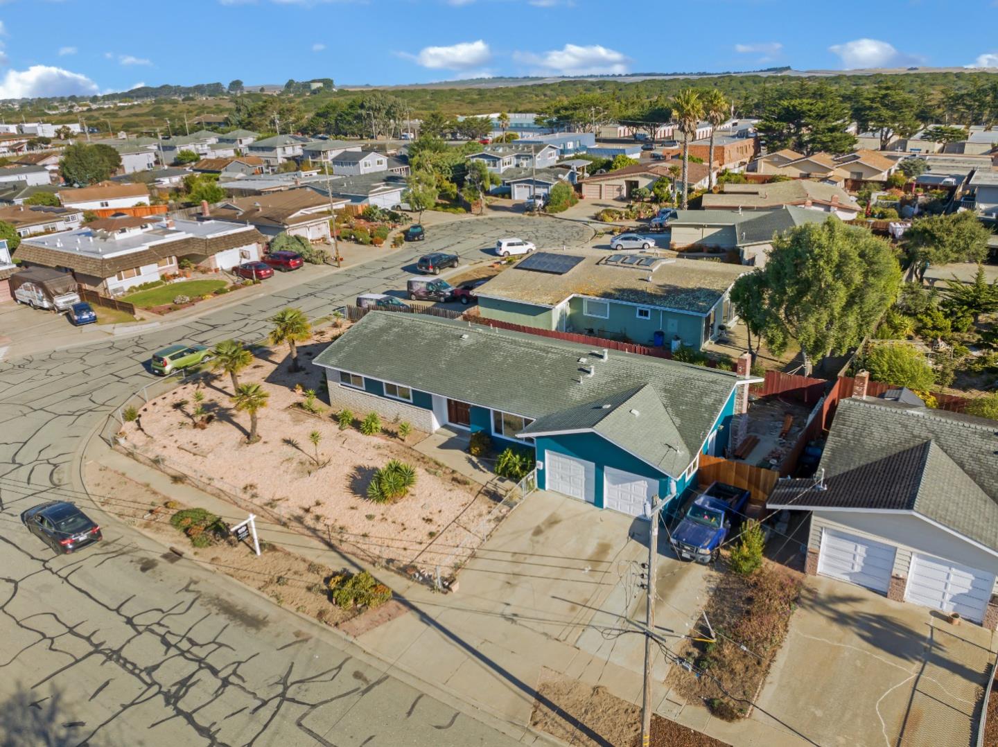 Detail Gallery Image 4 of 36 For 485 Forest Cir, Marina,  CA 93933 - 3 Beds | 2 Baths