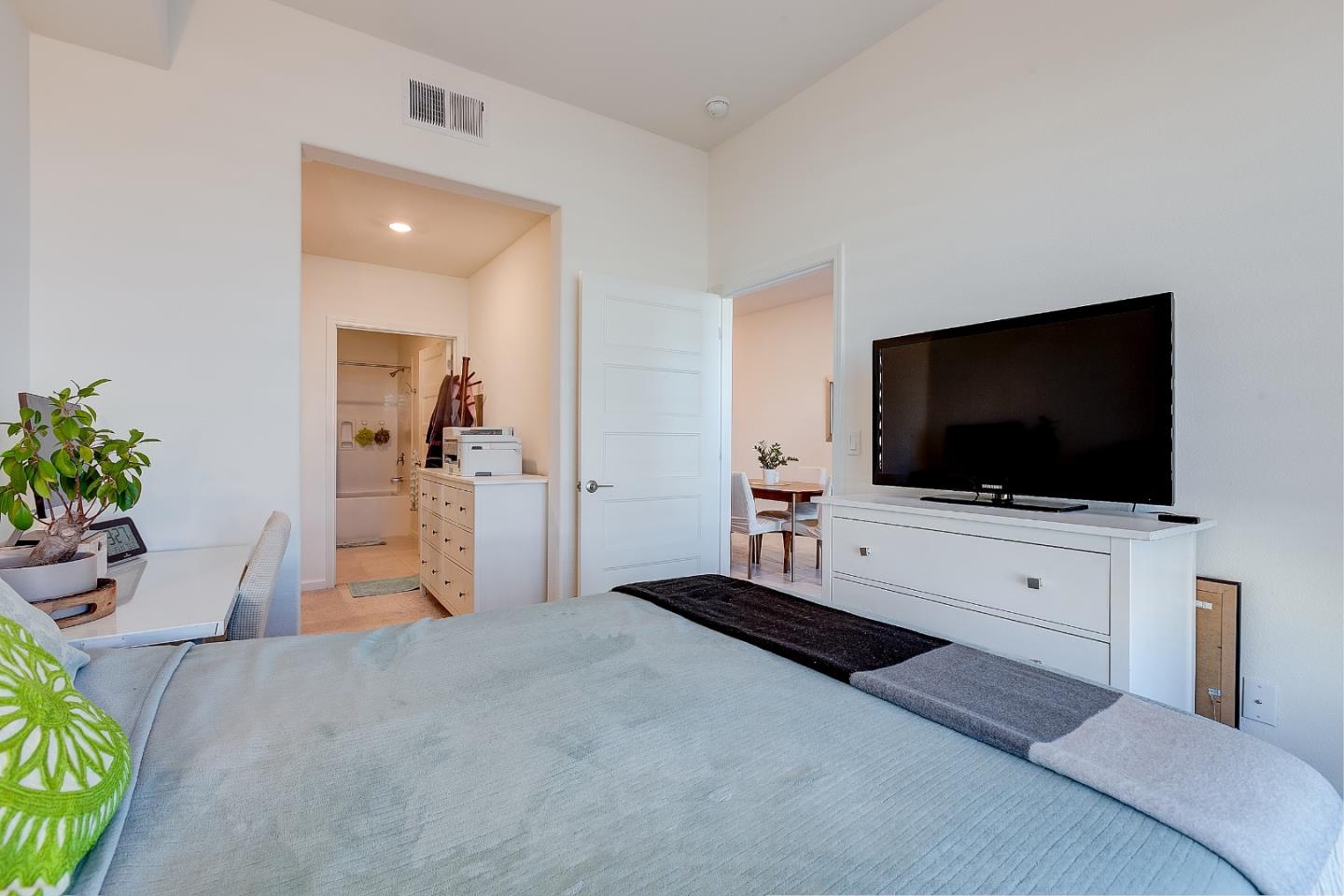 Detail Gallery Image 27 of 40 For 350 Llano De Los Robles Ave #2,  San Jose,  CA 95136 - 2 Beds | 1/1 Baths