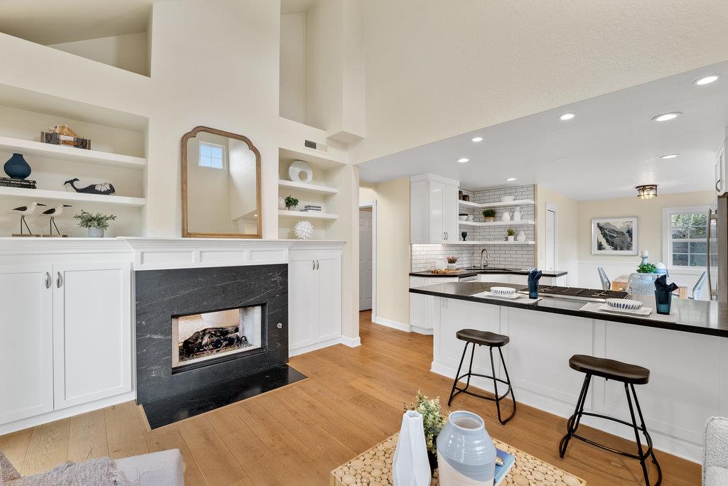 Detail Gallery Image 5 of 49 For 4550 Topaz St, Capitola,  CA 95010 - 3 Beds | 2/1 Baths