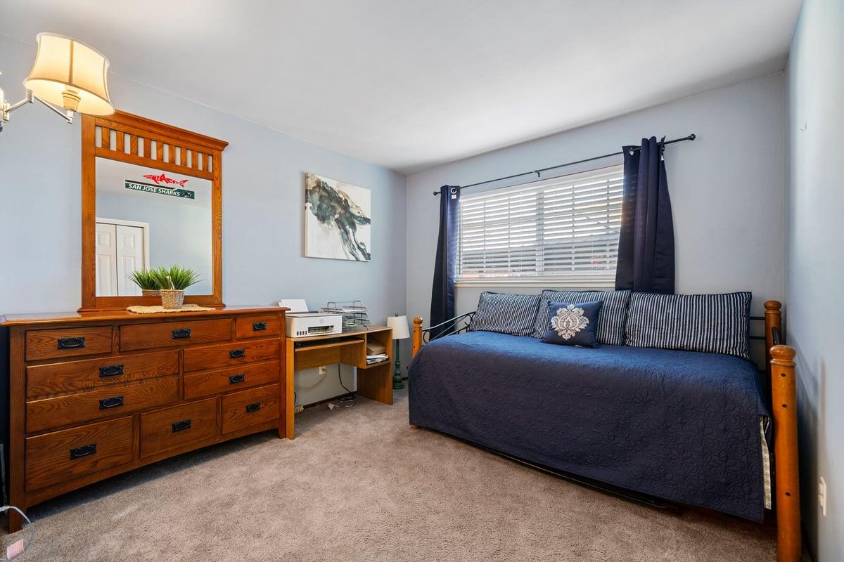 Detail Gallery Image 4 of 13 For 915 Delaware Ave, Santa Cruz,  CA 95060 - 3 Beds | 2 Baths