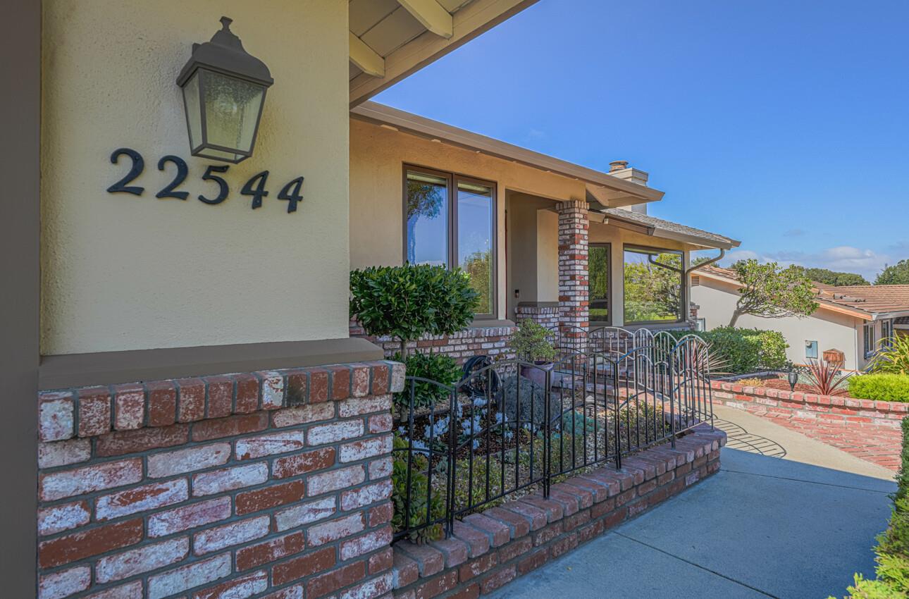 Detail Gallery Image 4 of 51 For 22544 Oak Canyon Rd, Salinas,  CA 93908 - 3 Beds | 2 Baths