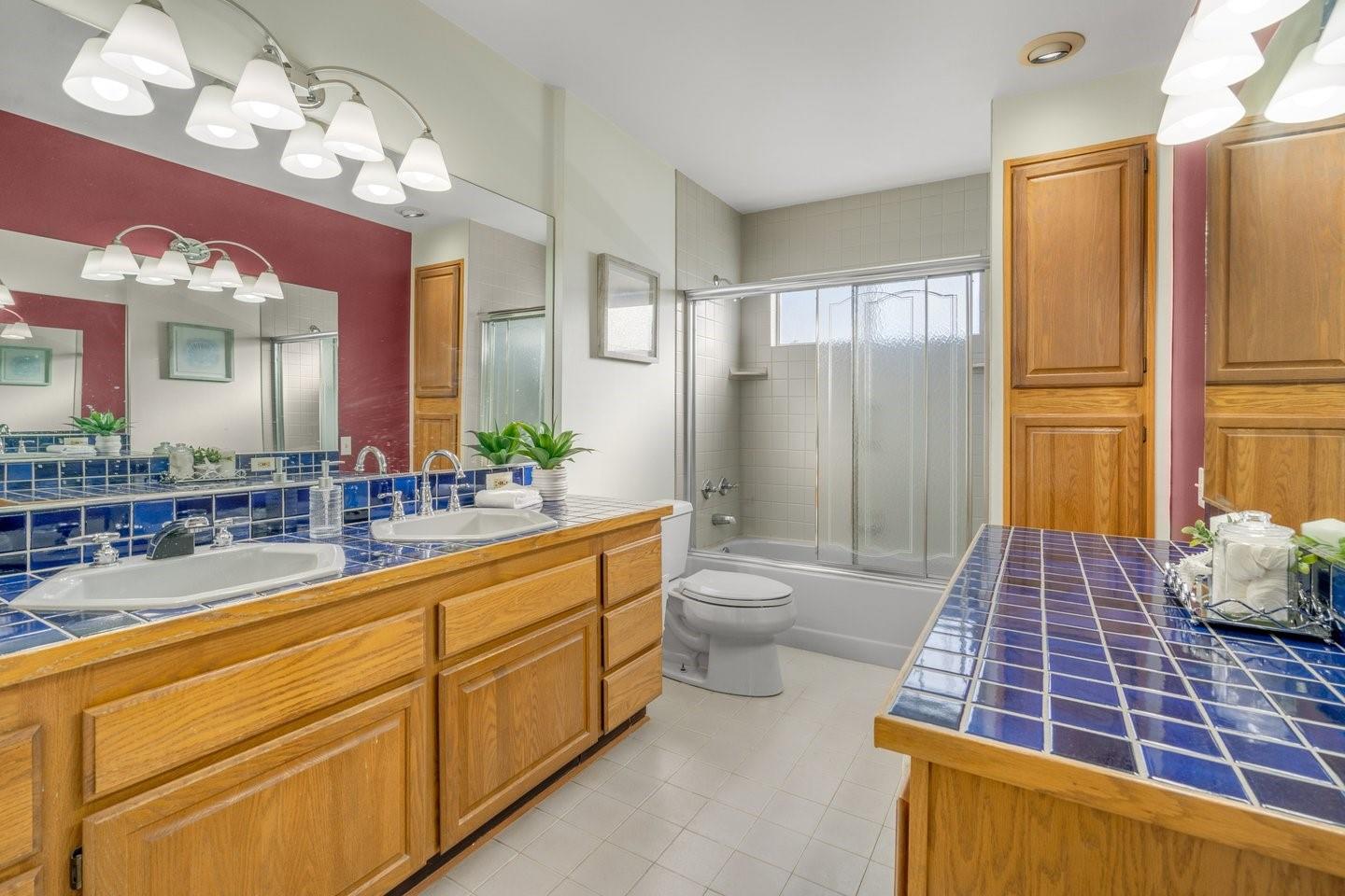 Detail Gallery Image 27 of 41 For 225 Clifton Ave, San Carlos,  CA 94070 - 4 Beds | 2 Baths