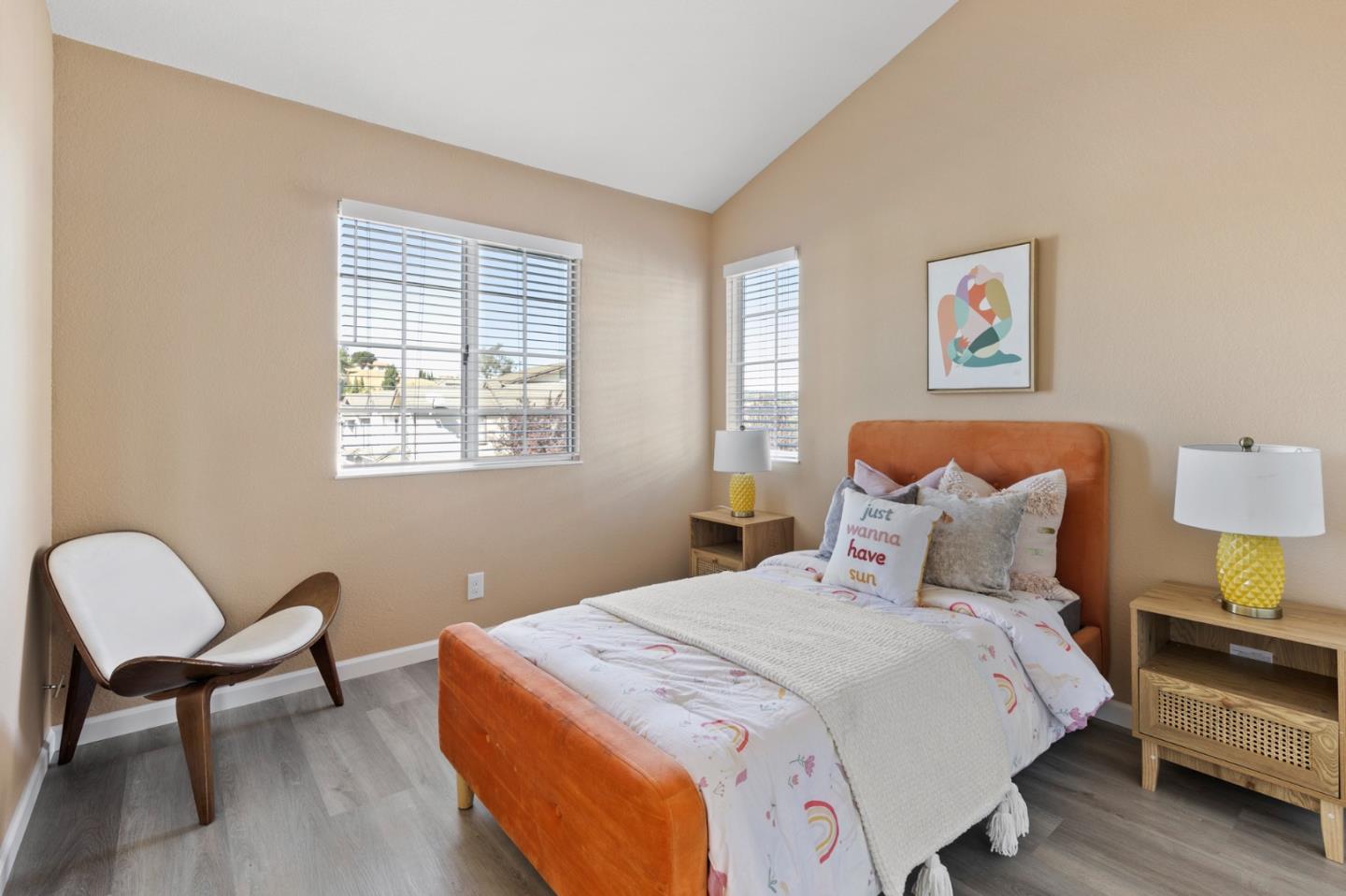 Detail Gallery Image 14 of 20 For 18862 Sydney Cir, Castro Valley,  CA 94546 - 4 Beds | 2/1 Baths