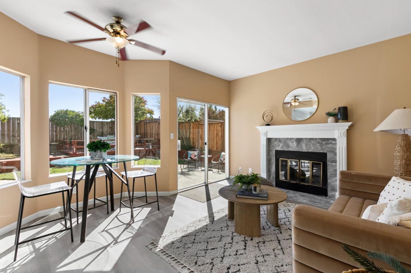 Detail Gallery Image 7 of 20 For 18862 Sydney Cir, Castro Valley,  CA 94546 - 4 Beds | 2/1 Baths