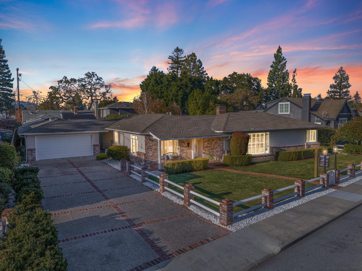 Detail Gallery Image 27 of 49 For 1934 Eaton Ave, San Carlos,  CA 94070 - 3 Beds | 3 Baths