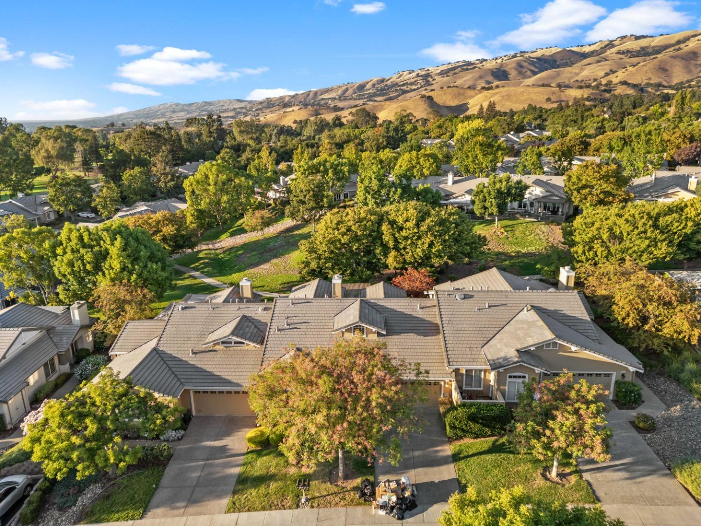 Detail Gallery Image 9 of 55 For 3066 Silverland Dr, San Jose,  CA 95135 - 4 Beds | 3 Baths