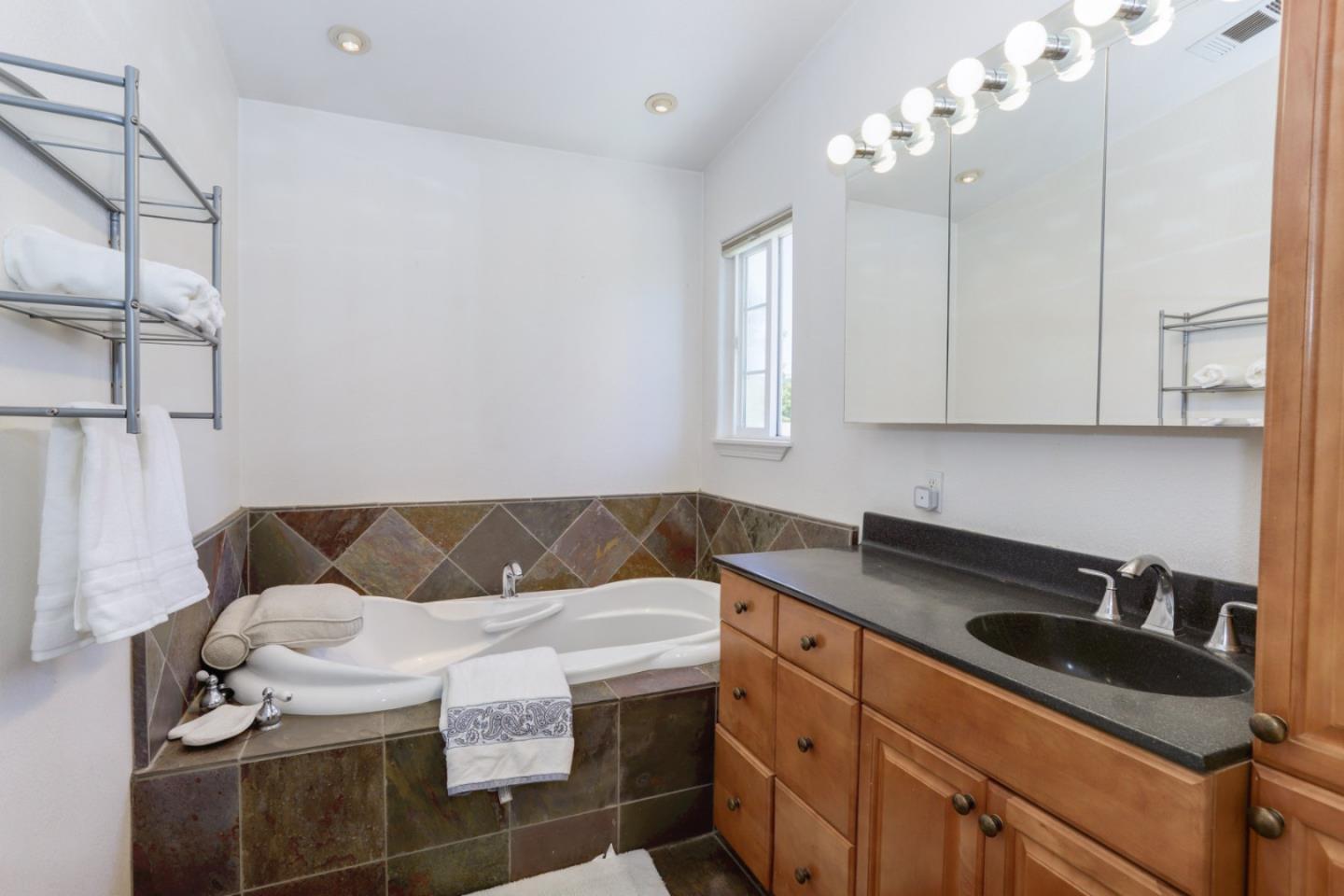 Detail Gallery Image 21 of 34 For 60 Monte Vista Way, Gilroy,  CA 95020 - 4 Beds | 2/1 Baths