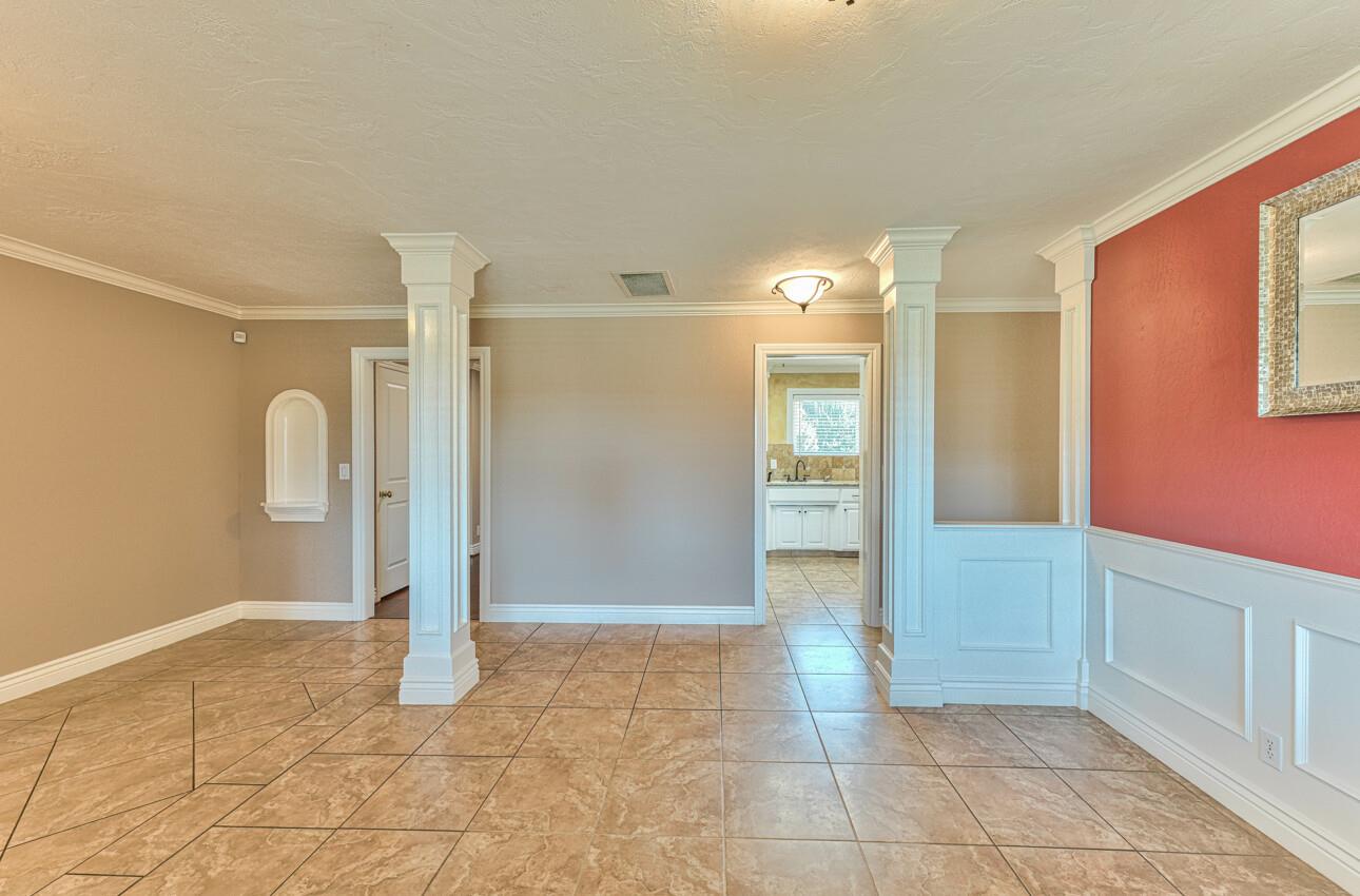 Detail Gallery Image 10 of 38 For 305 La Jolla Cir, Salinas,  CA 93901 - 3 Beds | 2/1 Baths