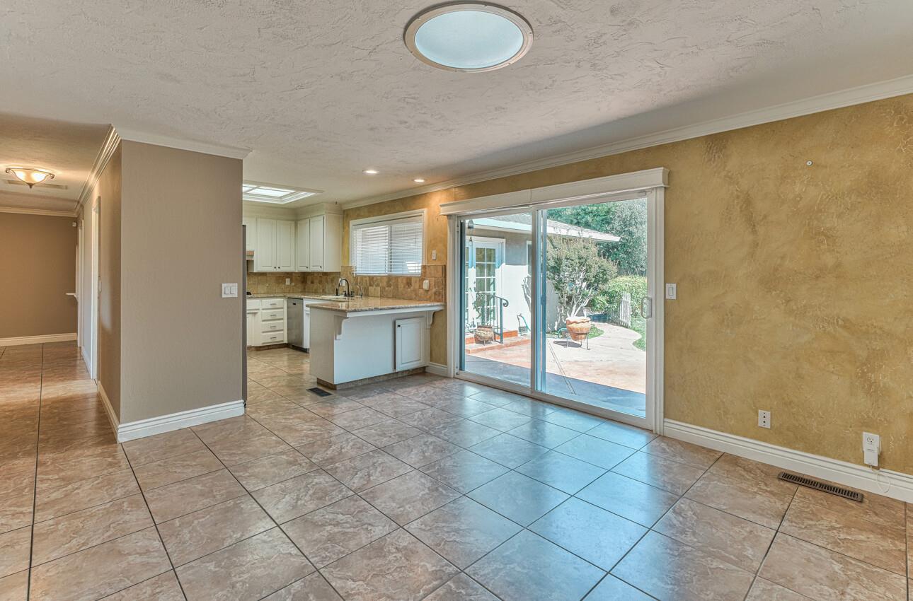 Detail Gallery Image 15 of 38 For 305 La Jolla Cir, Salinas,  CA 93901 - 3 Beds | 2/1 Baths