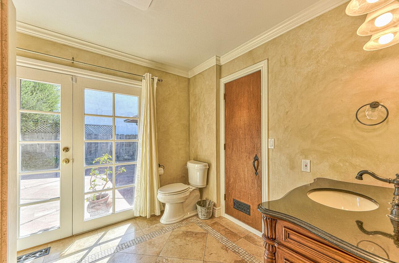 Detail Gallery Image 26 of 38 For 305 La Jolla Cir, Salinas,  CA 93901 - 3 Beds | 2/1 Baths