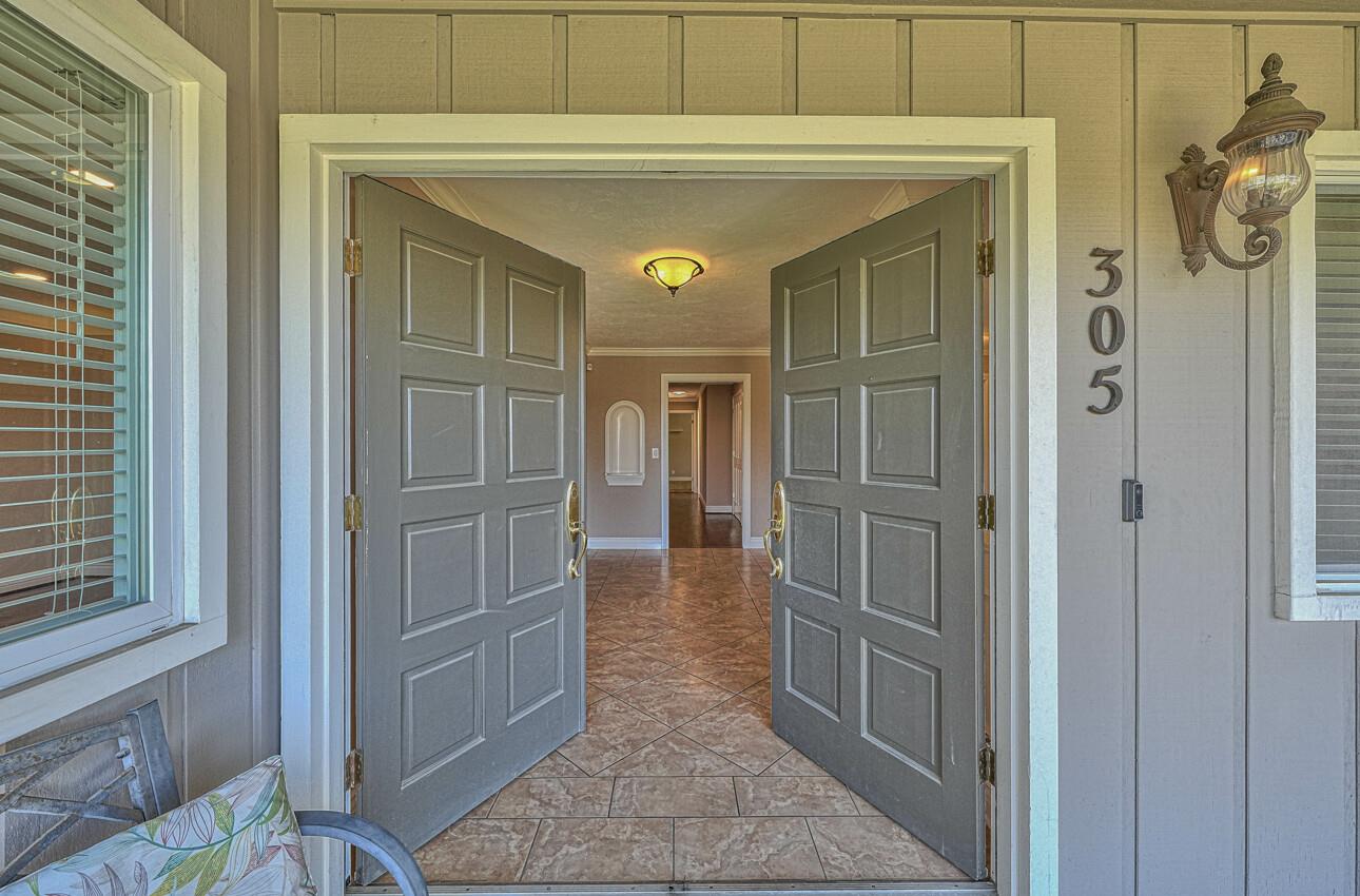 Detail Gallery Image 3 of 38 For 305 La Jolla Cir, Salinas,  CA 93901 - 3 Beds | 2/1 Baths